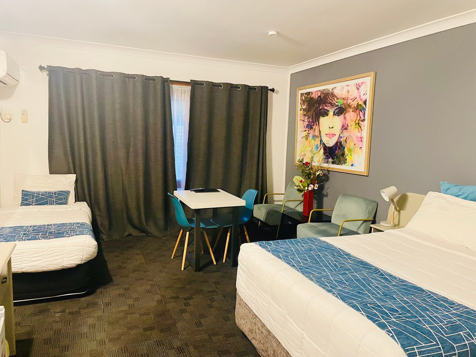 Deluxe Spa Room at Parkway Motel