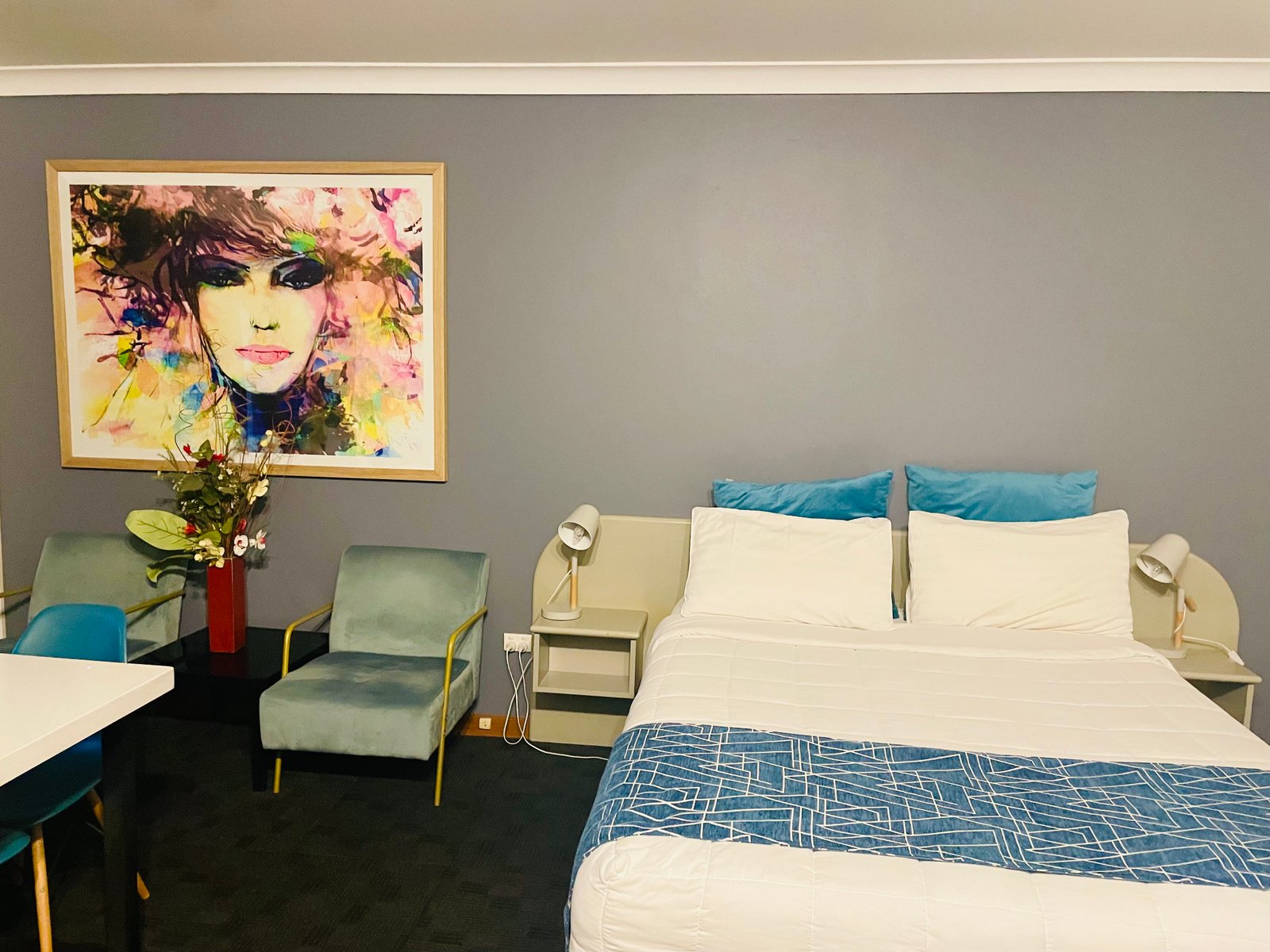Deluxe Spa Room at Parkway Motel