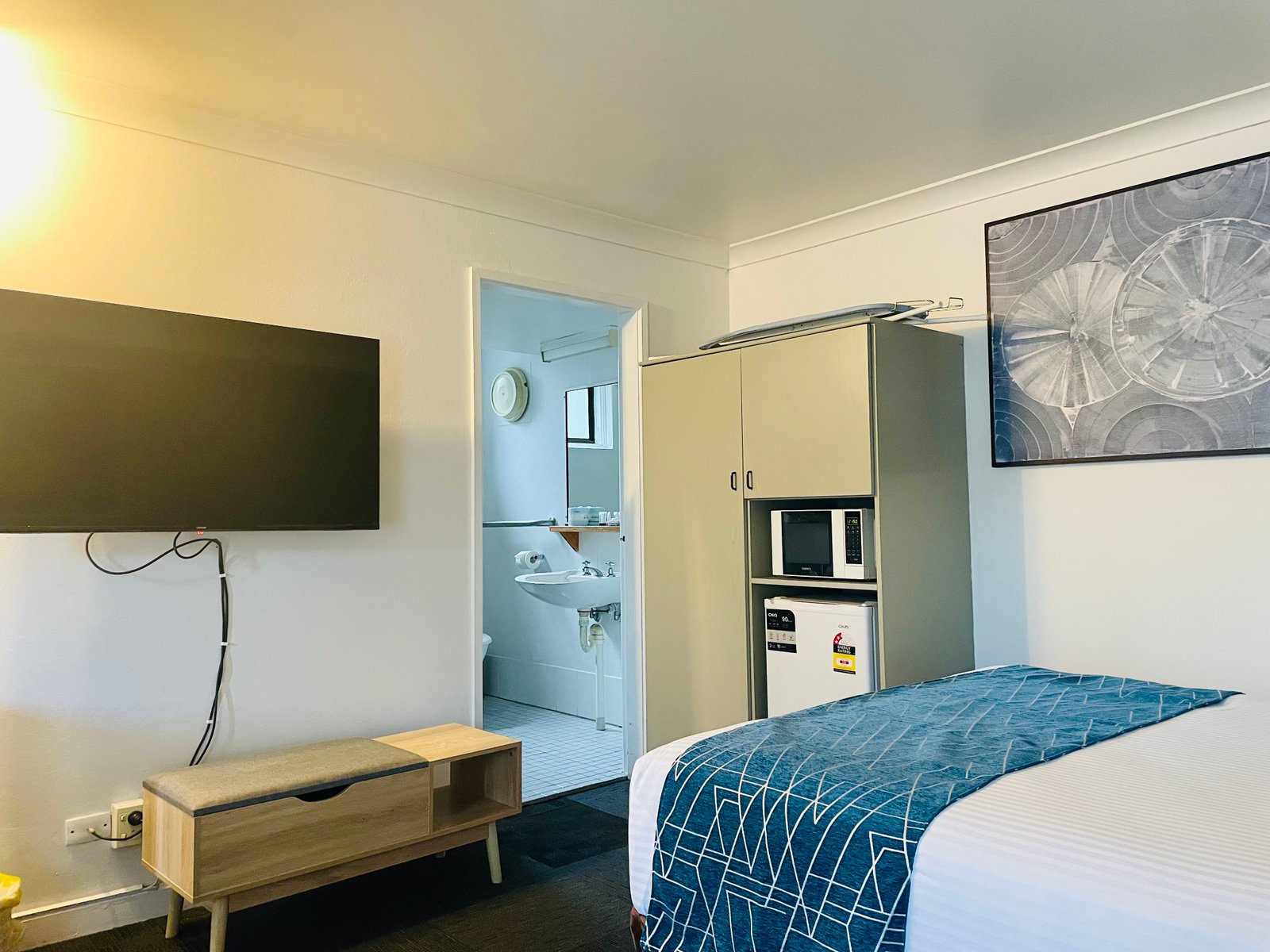 Disability Twin Room at Parkway Motel