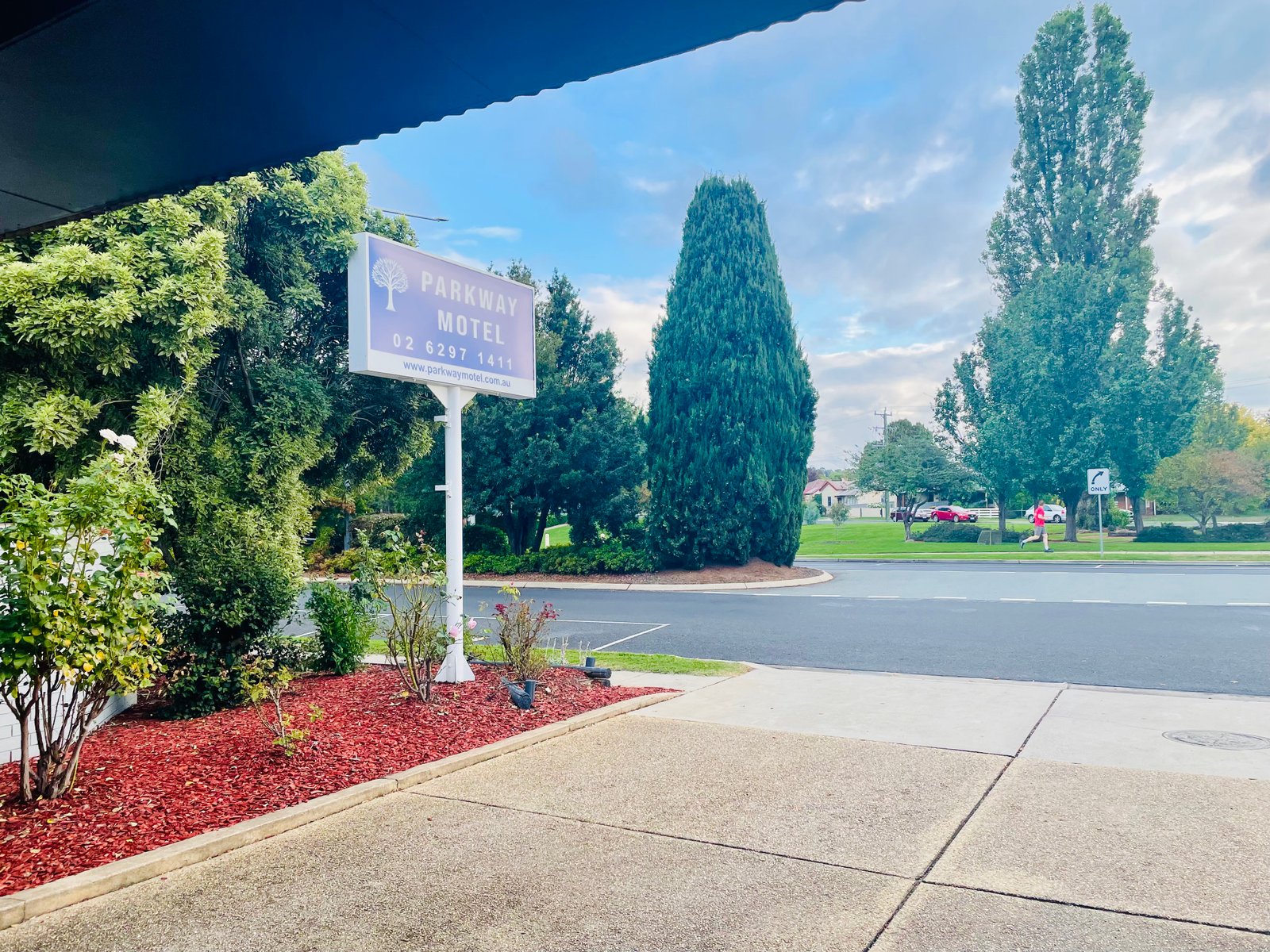Deluxe Mobility Access Room at Parkway Motel