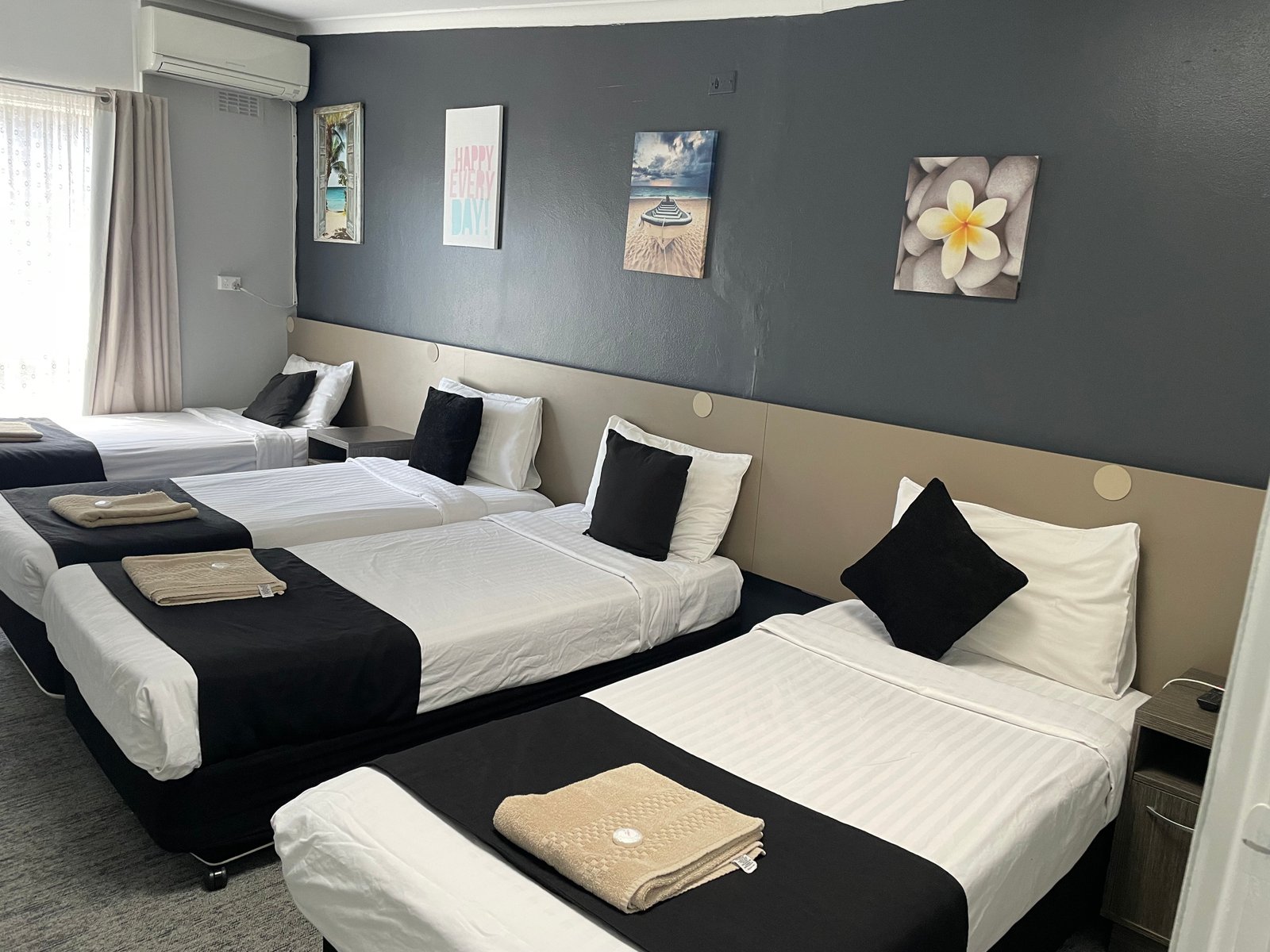 Family 2 Bedroom at Parkway Motel