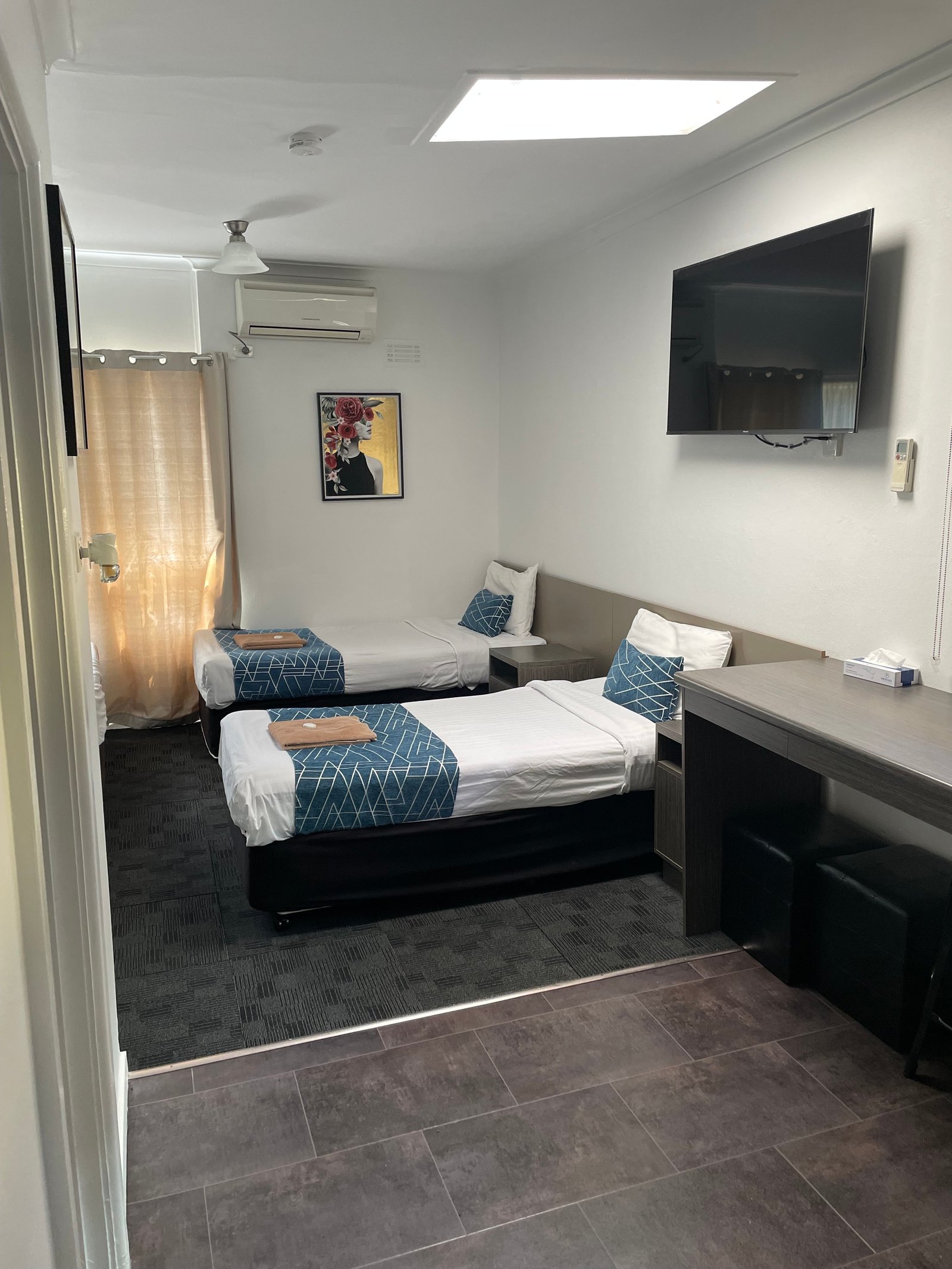 Family Room at Parkway Motel