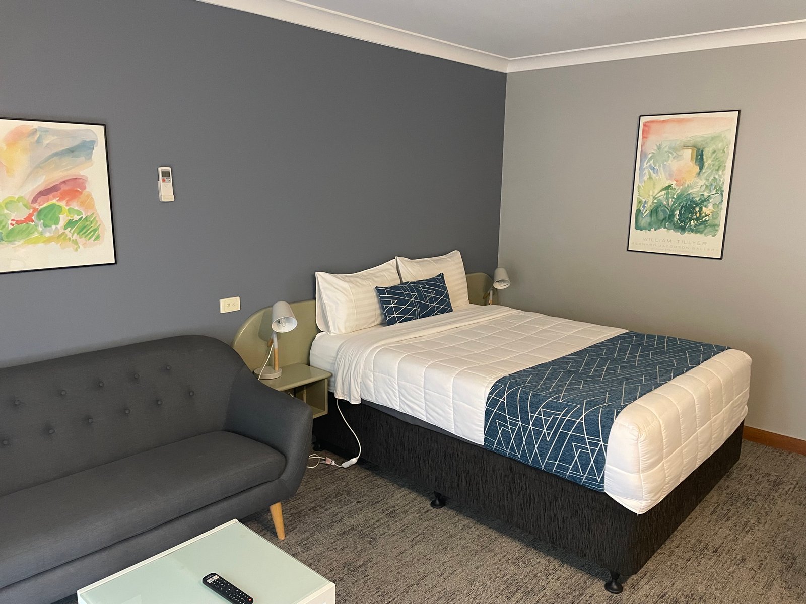 Deluxe Room at Parkway Motel