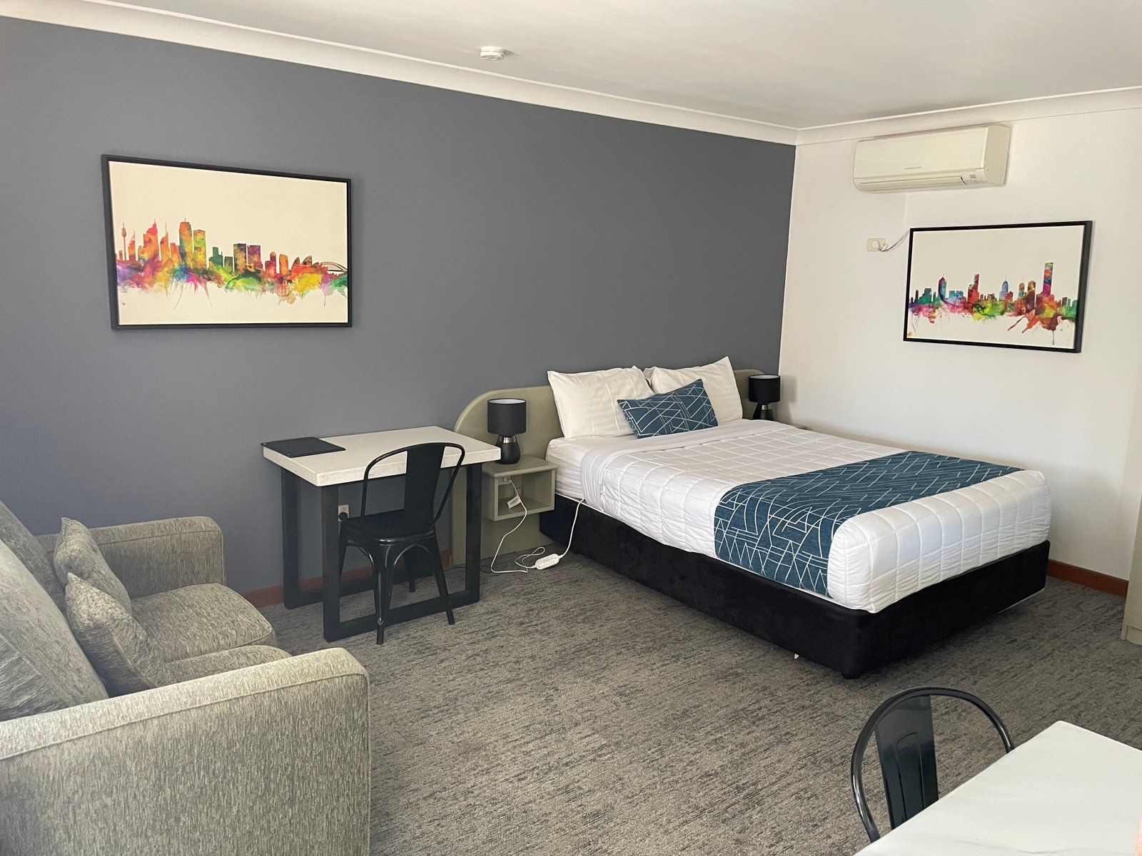 Deluxe Room at Parkway Motel