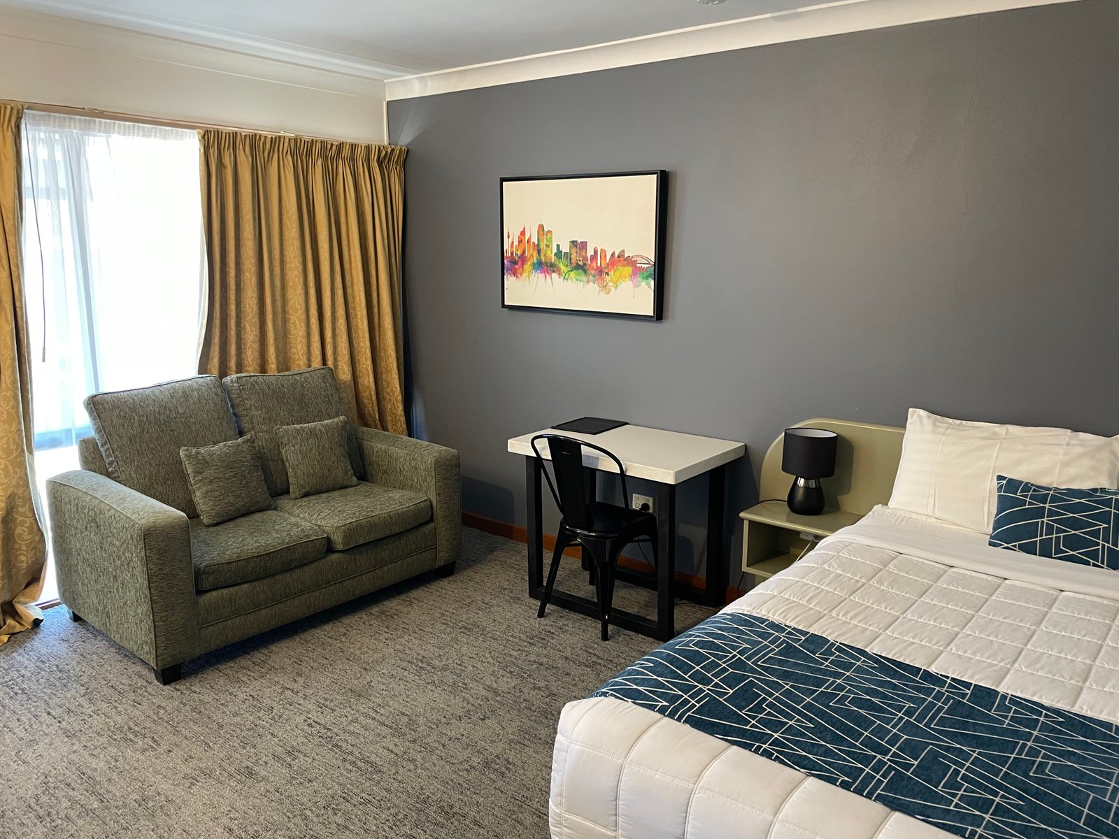 Deluxe Room at Parkway Motel
