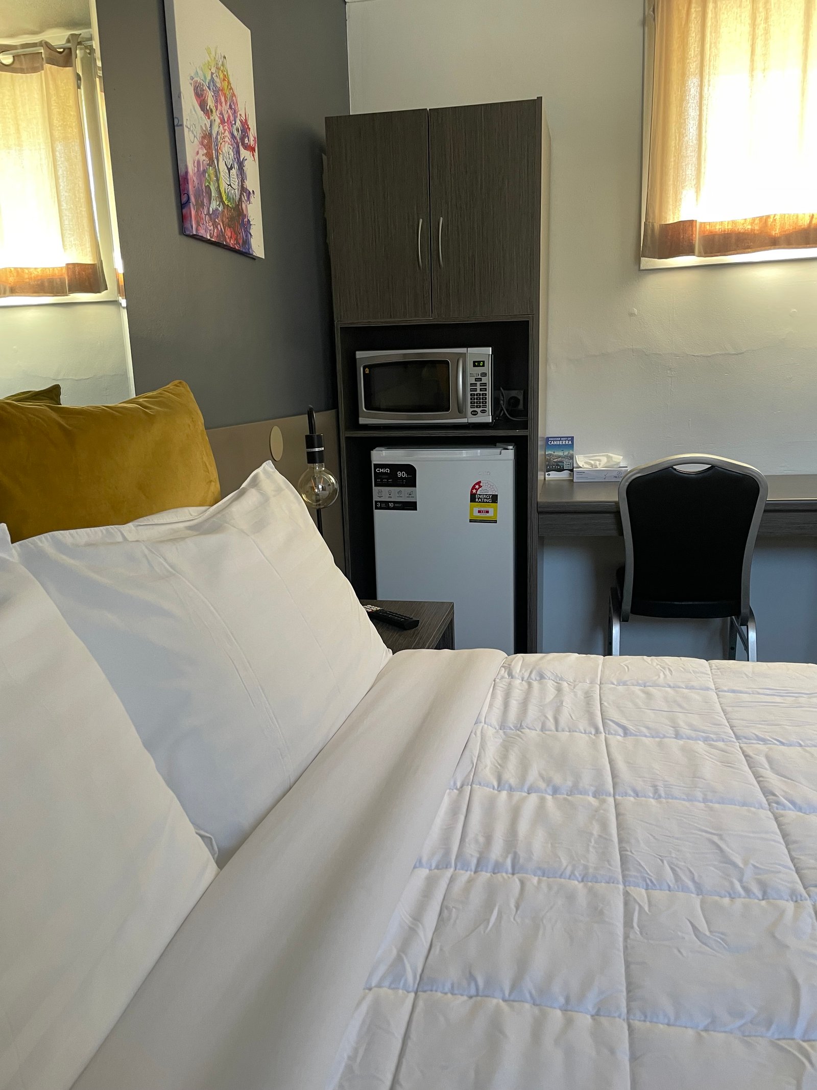 Queen Room at Parkway Motel