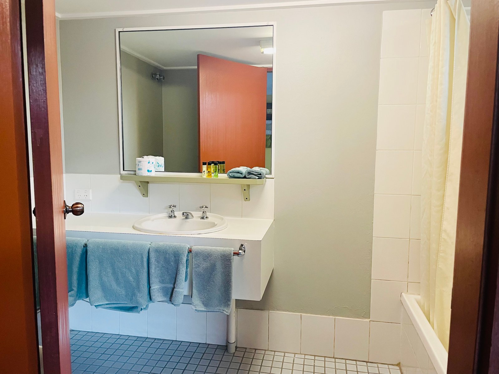 Renovated Triple Room at Parkway Motel