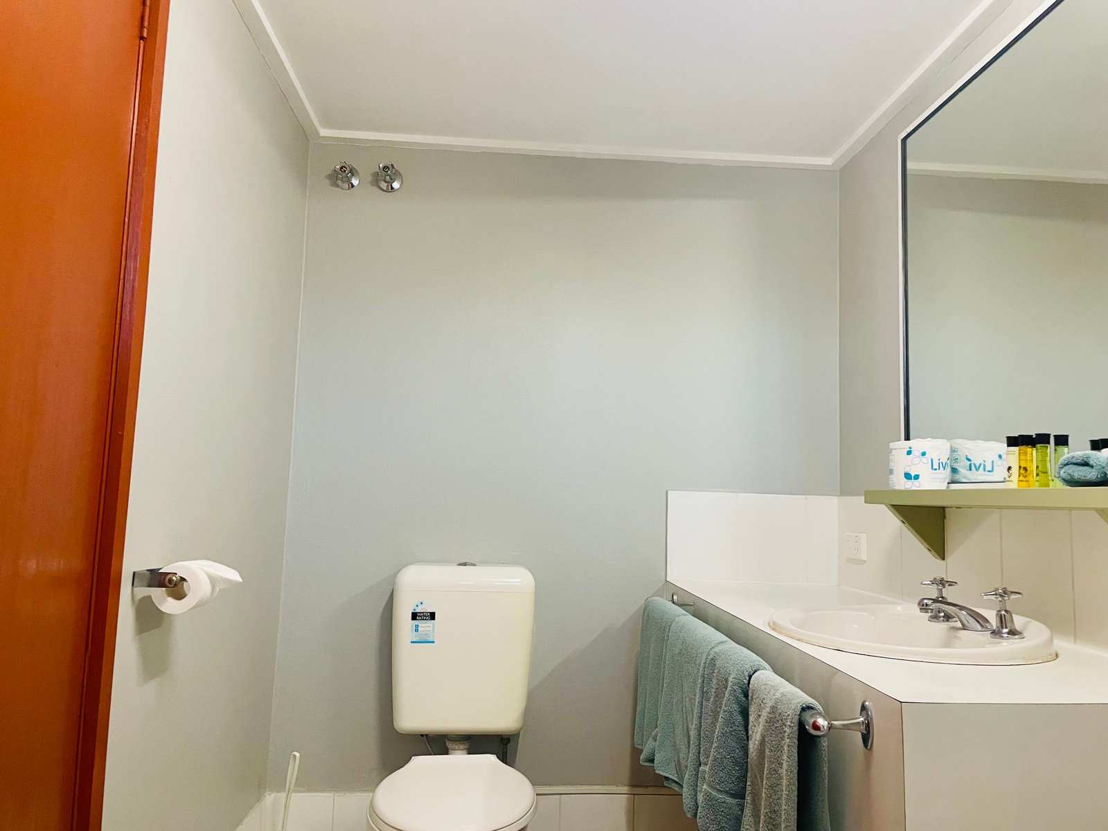 Renovated Triple Room at Parkway Motel
