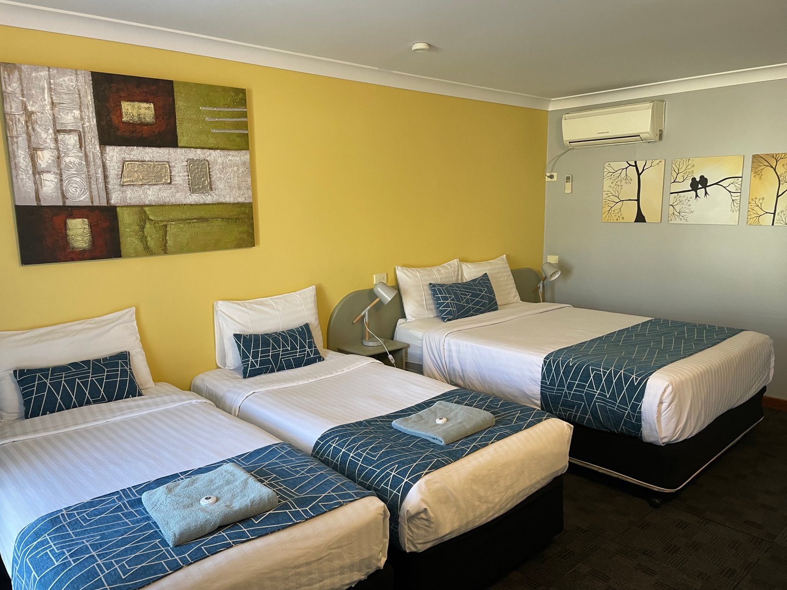 Renovated Triple Room at Parkway Motel