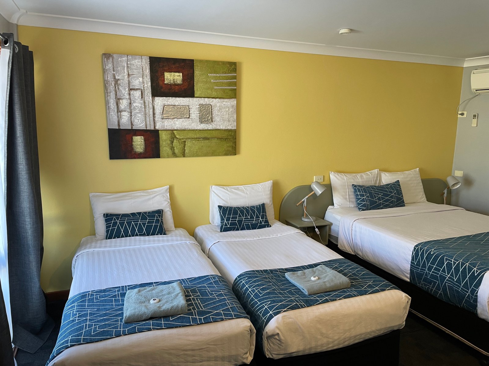Renovated Triple Room at Parkway Motel