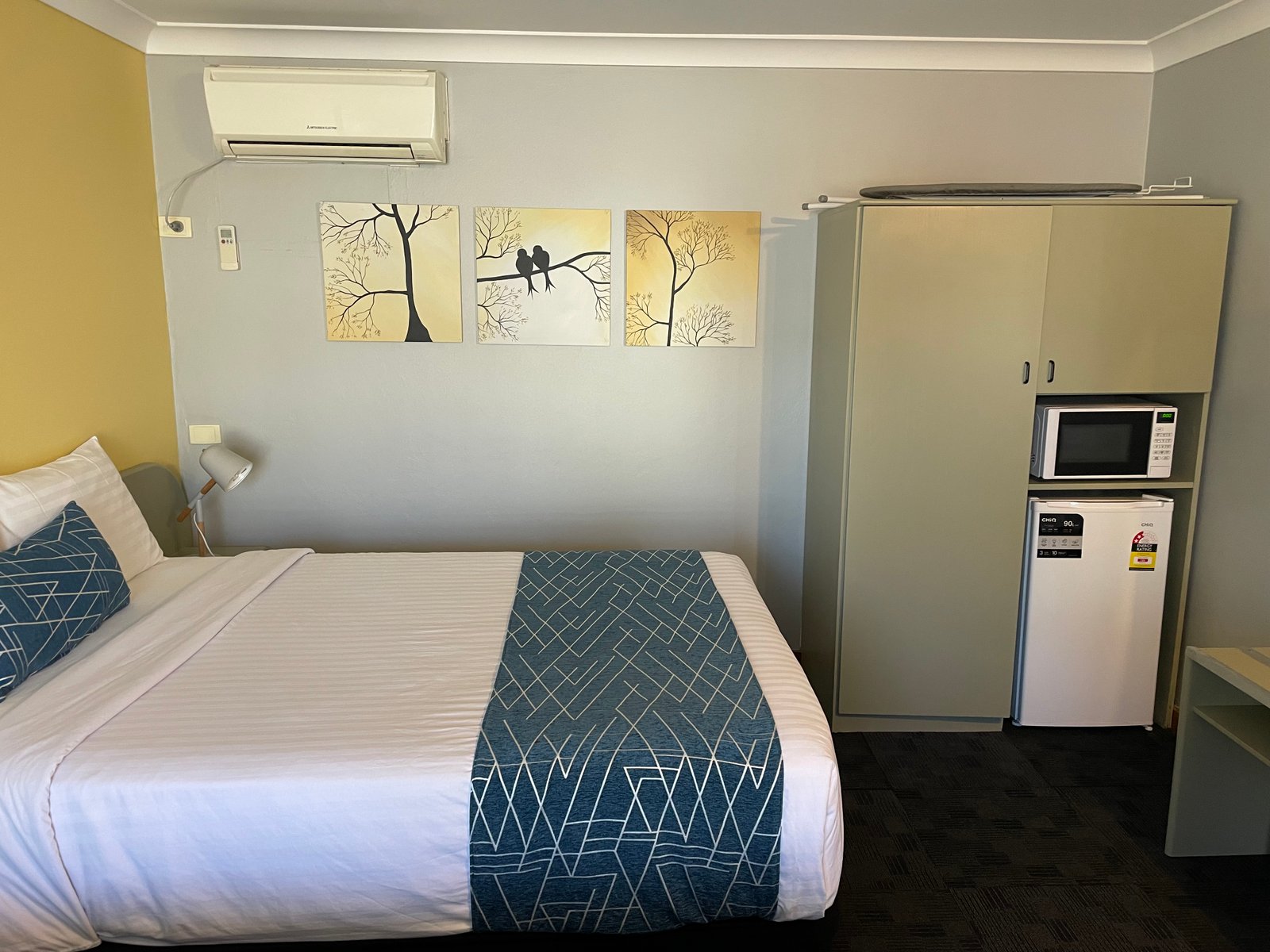 Renovated Triple Room at Parkway Motel