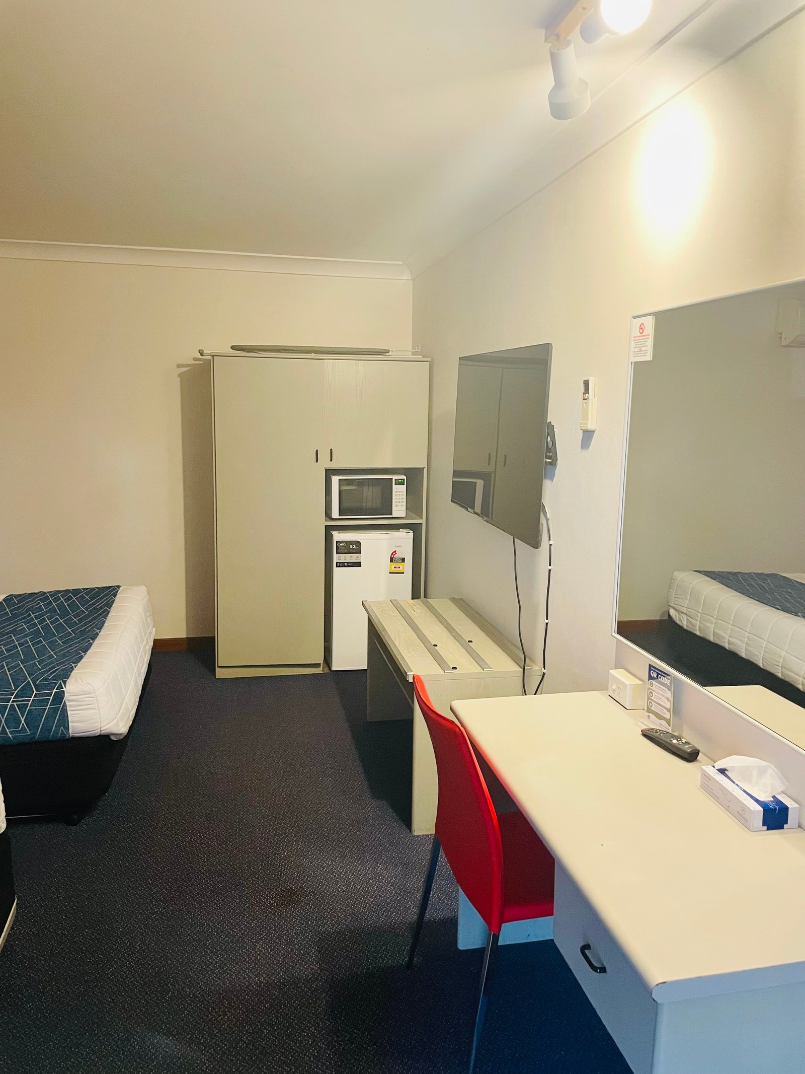 Renovated Triple Room at Parkway Motel