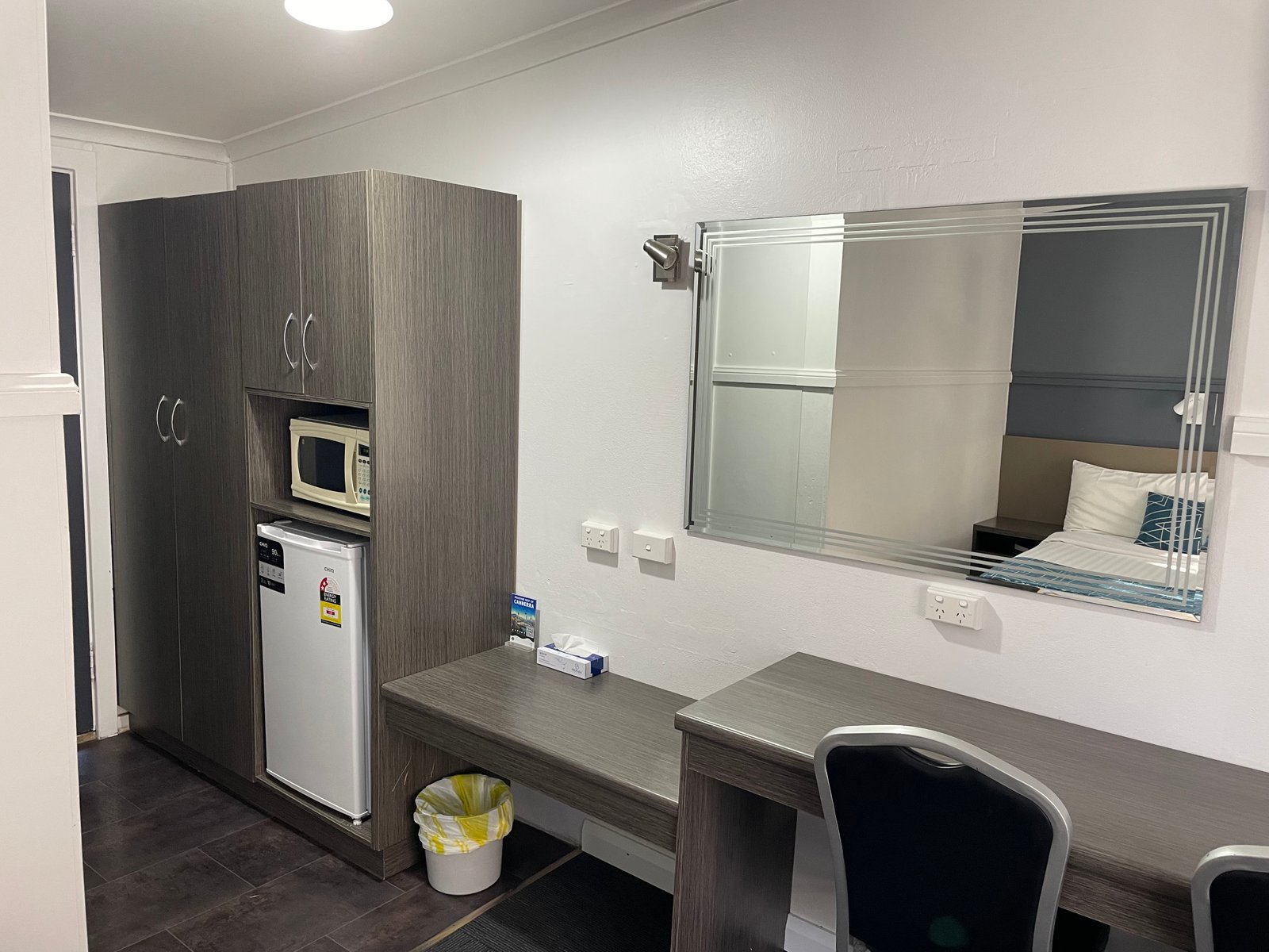 Standard Twin Room at Parkway Motel