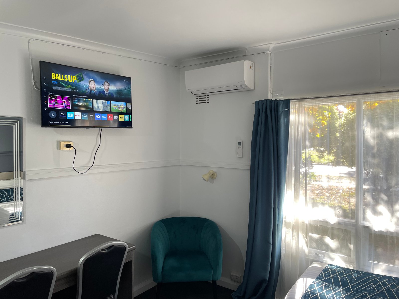 Standard Twin Room at Parkway Motel